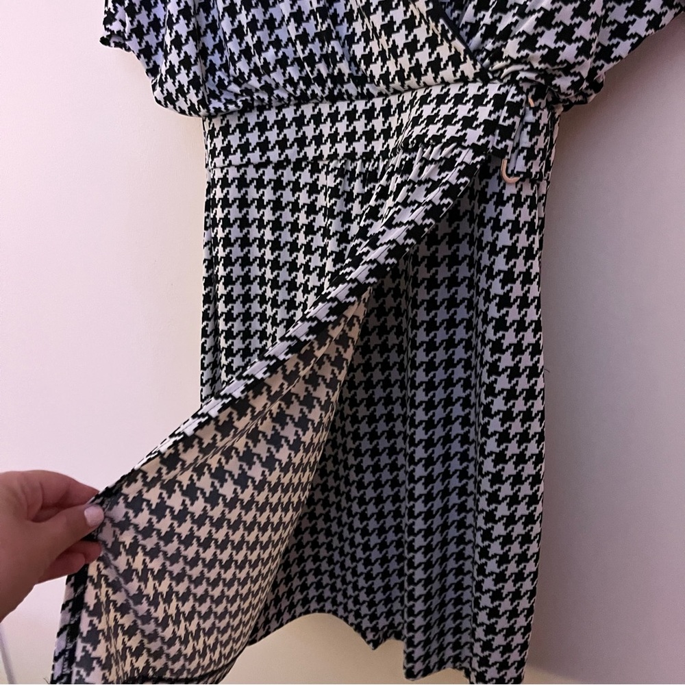 Vince Camuto Houndstooth Faux Wrap Dress Size 8 Dolman Sleeve Black White Office - Picture 7 of 8